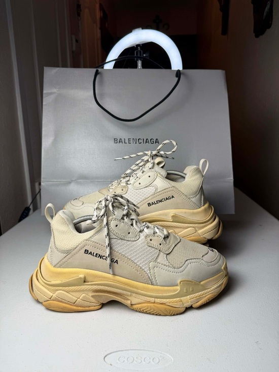 Balenciaga Other - BALENCIAGA TRIPPLE S SNEAKERS WHITE 42 (9 US) IN EXCELLENT CONDITION!!